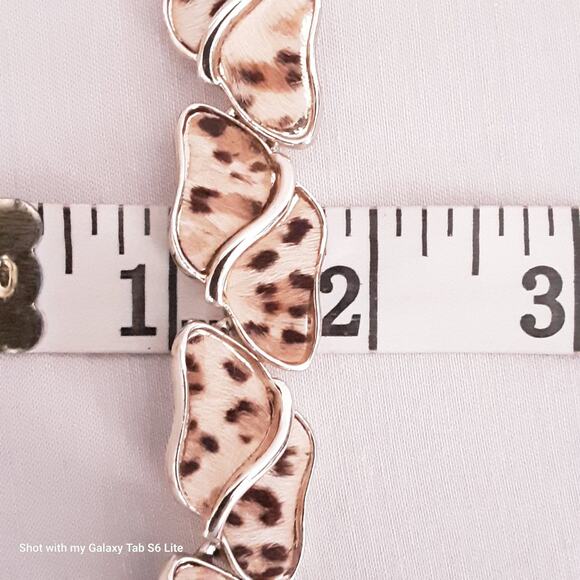 Gold Tone Choker Necklace Animal Print Cow Hide Chain Links Hook Clasp - Picture 8 of 9